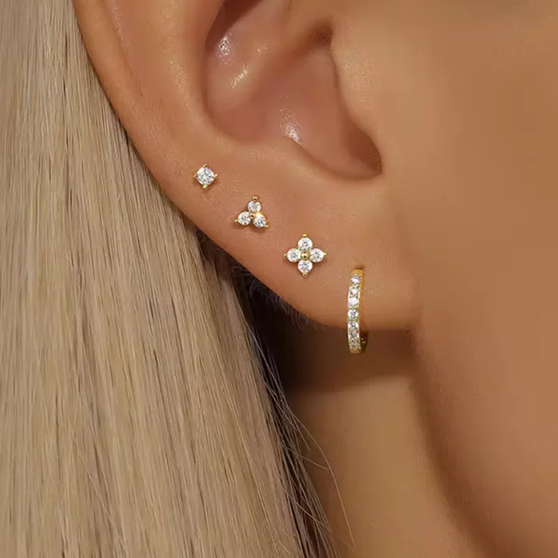 Boucles d’Oreilles Fleurs en Cristal – Lot de 4 Pièces