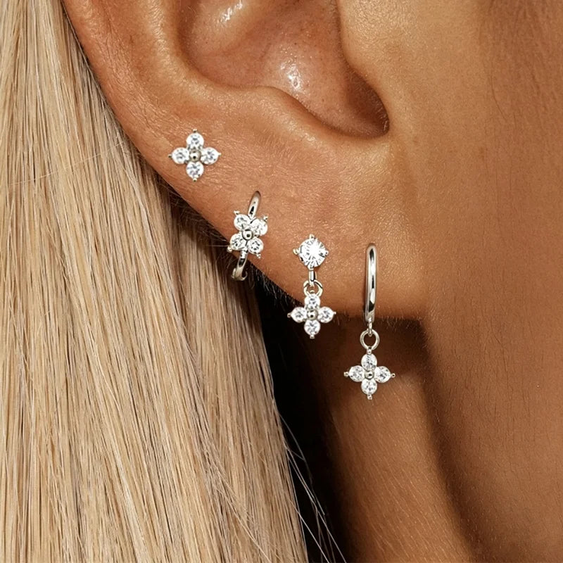 Boucles d’Oreilles Fleurs en Cristal – Lot de 4 Pièces