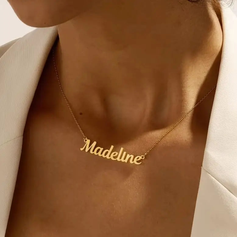 Collier Prénom Personnalisé – Lettre Cursive