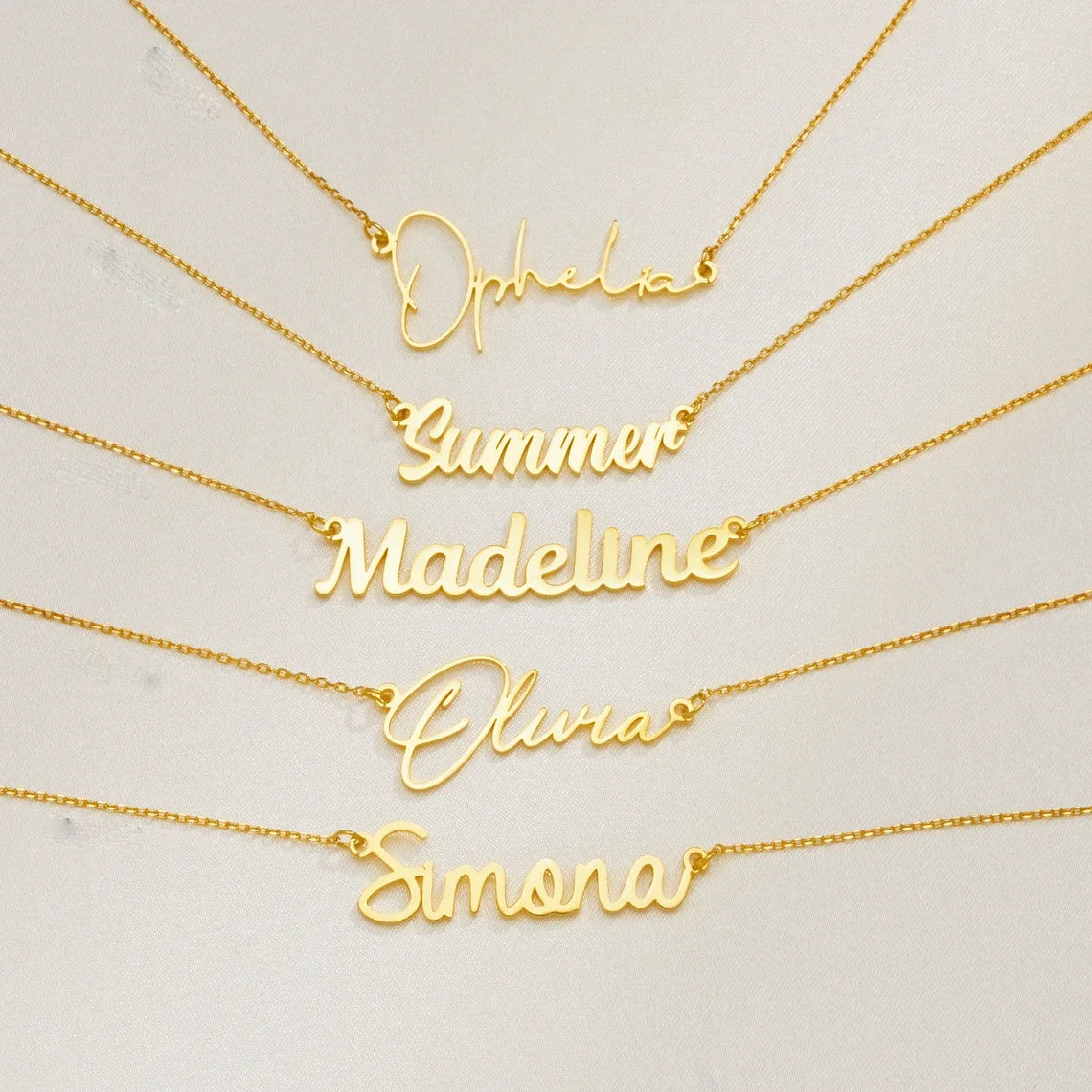 Collier Prénom Personnalisé – Lettre Cursive